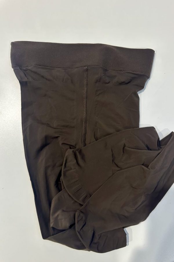 Collant 40 DEN – Brillance soyeuse et couvrance élégante – Image 3
